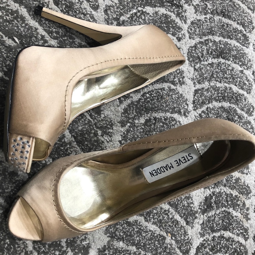 Steve Madden Feelixx Champagne Satin Size 6 1/2
